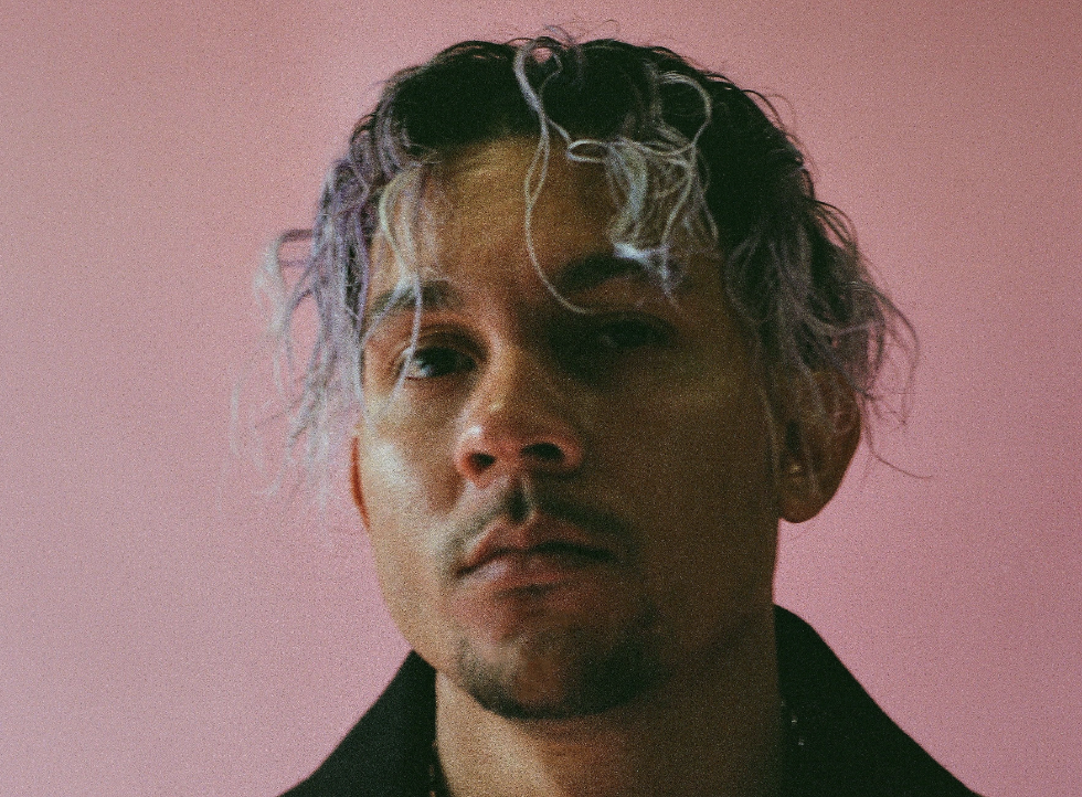 TAINY Announces Debut Album "DATA," Releases New Single "OBSTÁCULO